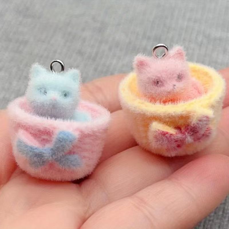 Resin Art Love - 4pcs 3D plush resin cat pendant,